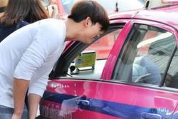 K-POP : Kisah Kocak Taecyeon 2PM Sulit Cari Taksi di Thailand