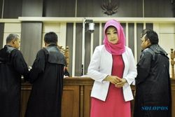 KORUPSI KARANGANYAR : PK Dikabulkan, Hukuman Rina Iriani Berkurang 3 Tahun