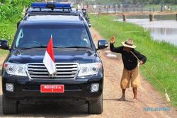 FOTO PRESIDEN JOKOWI : Blusukan ke Subang, Presiden Bagikan 1.099 Traktor