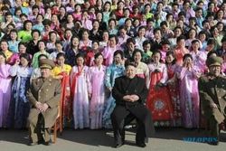 KISAH UNIK : Bertemu Kim Jong Un, Ribuan Ibu-Ibu di Korut Menangis
