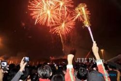 TAHUN BARU 2016 : Perayaan Tahun Baru 2016 di Semarang Penuh Pesta Kembang Api