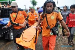 BENCANA BANJARNEGARA : Tanah Longsor Dipastikan Timbun 105 Rumah, Sementara 3 Tewas