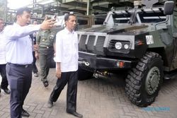 FOTO AGENDA PRESIDEN : Jokowi Tengok Pabrik Senjata Pindad