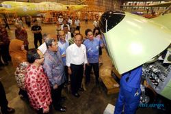 FOTO PT DIRGANTARA INDONESIA : Produksi Pesawat N219 Ditinjau Menteri