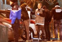 TEROR PARIS : Bawa Peluncur Roket, Penyerang Charlie Hebdo Lolos Kejaran 1.000 Polisi