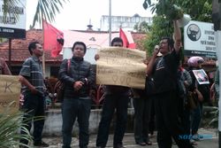AKSI LSM : Ancam Demo, Ternyata Cuma Lima Orang, Capek Deh