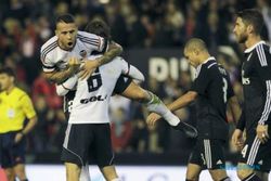 VALENCIA VS REAL MADRID : Takluk di Kandang Valencia 2-1, Rekor Madrid Terhenti