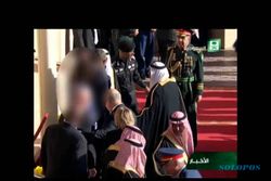 OBAMA KE ARAB SAUDI : Media Arab Sensor Wajah Istri Obama