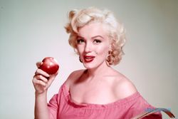 Make-Up Marilyn Monroe dari Alam Kubur