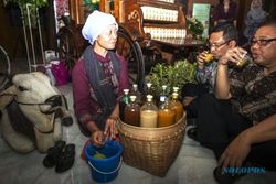 FOTO GERAKAN BANGGA MINUM JAMU : Menteri-Menteri pun Bangga Minum Jamu