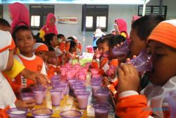 PENDIDIKAN BOYOLALI : 700 Anak TK Minum Susu Bareng di Banyudono