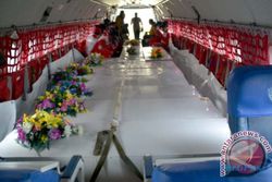 PESAWAT AIRASIA DITEMUKAN : 1 Jenazah Korban Airasia Diautopsi di RS Bhayangkara