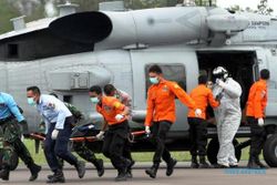 PESAWAT AIRASIA DITEMUKAN : 8 Jenazah Korban Airasia Diterbangkan ke Pangkalan Bun