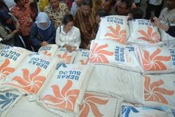 HARGA BERAS MEROKET : Gelontorkan Raskin, JK Yakin Harga Beras segera Turun