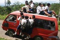 PILKADA KARANGANYAR 2018: Inilah Solusi Cabup Atasi Minimnya Angkutan Pelajar di Sepanjang Tawangmangu