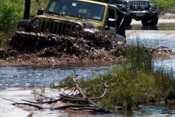 LONGSOR BANJARNEGARA : Solo Raya Jeep Community-Solopeduli Galang Dana untuk Korban