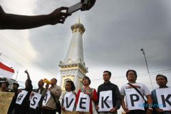 KPK VS POLRI : Jokowi Didesak Terbitkan Perppu untuk Selamatkan KPK