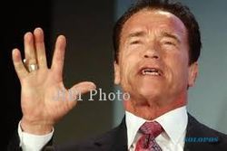 KABAR ARTIS : Arnold Schwarzenegger Pamer Mobil Terbaru