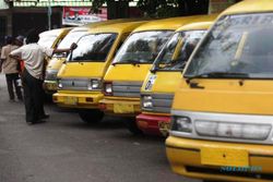 HARGA BBM TURUN : Tarif Angkutan Umum di Sukoharjo Belum Turun
