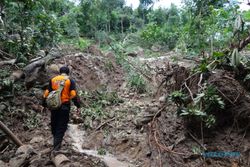 LONGSOR SLEMAN : Bukit Setinggi 70 Meter di Prambanan Longsor, Satu Keluarga Harus Mengungsi