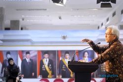 FOTO AGENDA PRESIDEN JOKOWI : Jokowi Terima Iwan Fals di Istana Merdeka