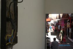 PASAR GAWOK SUKOHARJO : Listrik Padam, Pedagang Pasar Gawok Ngangsu Sejauh 500 Meter