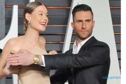 PIALA OSCAR : Ops! Baju Istri Tersingkap,  Adam Levine Sigap