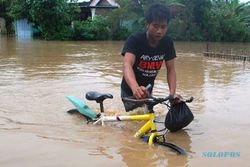 BANJIR NGAWI : Wah, Kabupaten Ngawi Siaga Banjir...
