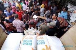 HARGA BERAS MEROKET : Jokowi Jamin Harga Beras Turun Rp2.000/kg dalam 2 Pekan