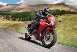 SEPEDA MOTOR TERBARU : Honda CBR 500R Hadir dengan Warna Baru