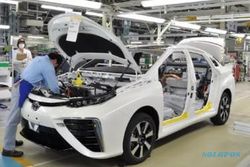 MOBIL TOYOTA : Wow, Toyota Mirai Hanya Diproduksi Pakai Tangan