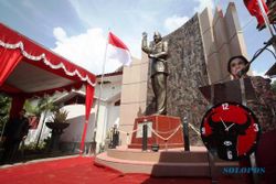 FOTO PATUNG IR. SOEKARNO : PDIP Solo Bangun, Megawati Resmikan