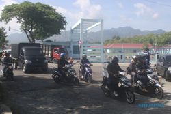 INFRASTRUKTUR WONOGIRI : Jalan di Terminal Giri Adipura Rusak, Sopir Angkuta Mengeluh