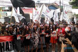 KPK VS POLRI : 8 Wanita Cantik Ini Ikut Demo di PN Jaksel