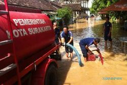 BANJIR SOLORAYA : Banjir di Rumah Wali Kota Solo Surut, 2 Tangki Penyedot Air Dikerahkan