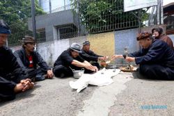 FOTO KPK VS POLRI, Polisi Tidur Pun Diruat
