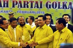 FOTO KONFLIK INTERNAL PARTAI GOLKAR : 2 Kubu Partai Golkar Menanti Keputusan MP