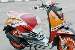 MODIFIKASI SEPEDA MOTOR : Begini Wujud Honda Scoopy Rasa MotoGP Ala Wong Solo