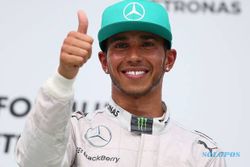 FORMULA ONE (F1) : Mercedes Ikat Hamilton Tiga Musim