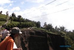 LONGSOR BOYOLALI : Duh, Jalur Solo-Selo-Borobudur Kembali Longsor
