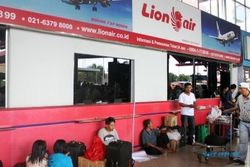 FOTO LION AIR DELAY : Begini Nasib Penumpang Lion Air