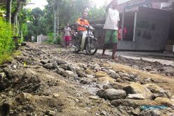 KERUSAKAN JALAN SUKOHARJO : Jalan di Kartasura Hancur Digilas Truk, Developer Didesak Tanggung Jawab