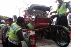 BECAK MOTOR : Polisi Sita Bentor yang Beroperasi di Jalan Senopati