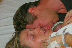 KISAH UNIK : Ajaib, Bayi Ini Hidup Kembali Setelah Dipeluk Kedua Orang Tuanya