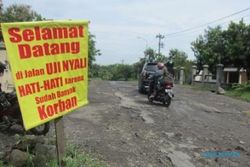TOL SOLO-KERTOSONO : Desa Denggungan Minta Jalan Desa Kembali Diperbaiki