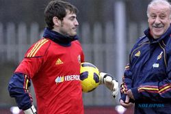KARIR PEMAIN : Del Bosque Pertahankan Casillas