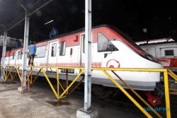 RAILBUS BATARA KRESNA : Besok Railbus Meluncur, Warga Surabaya pun Penasaran