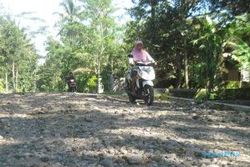 KERUSAKAN JALAN KLATEN : Jalur Lingkar Kecamatan Rusak Parah, Warga Tagih Perbaikan