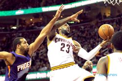NBA 2015/2016 : King James 29 Poin, Cavs Bekuk Spurs 117-103