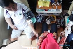 FOTO DONOR DARAH : PMI Solo Himpun Donor Darah di CFD